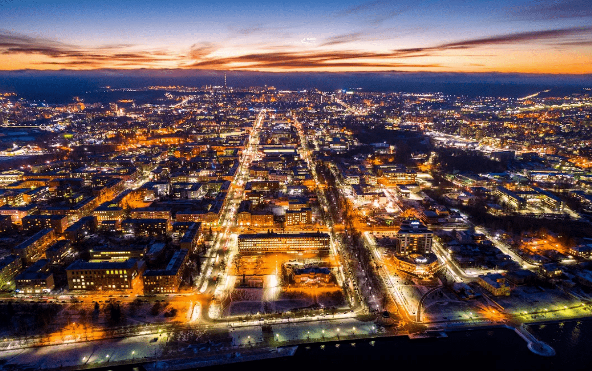 Петрозаводск столица карелии. Столица Карелии Петрозаводск. Петрозаводск проспект Ленина с высоты птичьего полета. Петрозаводск ночной с высоты. Петрозаводск город с высоты.